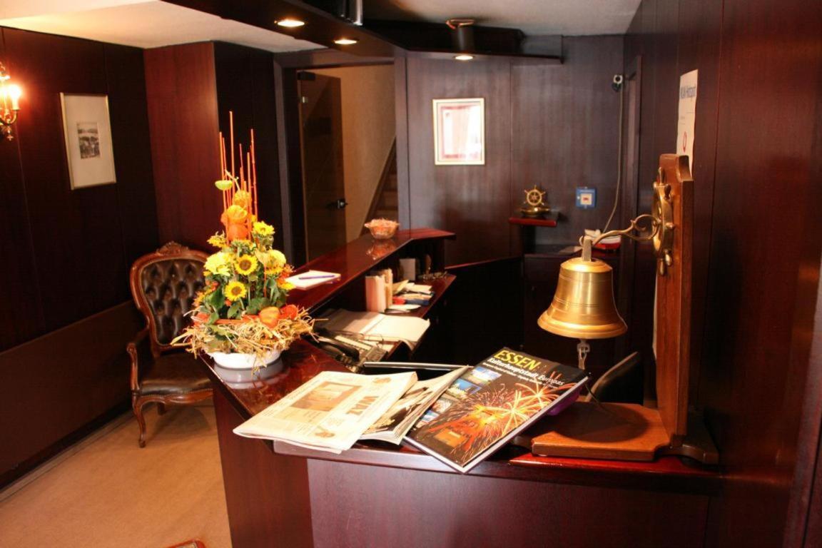 Hotel Diening Essen Luaran gambar